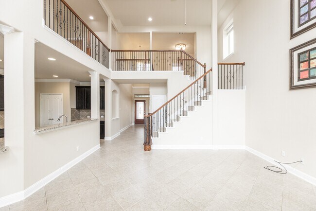 Foto del edificio - 6123 Northcrest Village Way