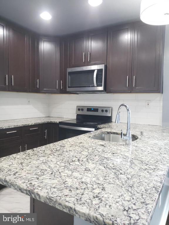 Foto principal - 5329 Woodland Ave