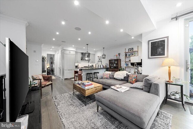 Foto del edificio - 2341 Ashmead Pl NW