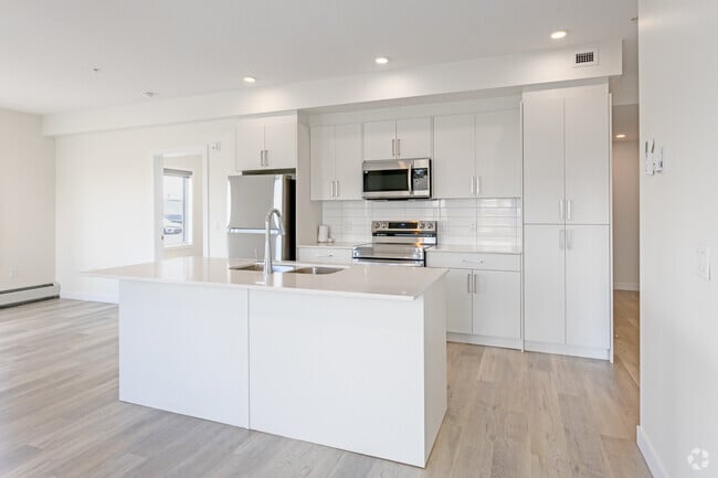 2BR, 2BA - 983SF - Kitchen - Chappelle 28