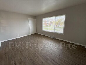 Building Photo - 7701 W Hampton Ave