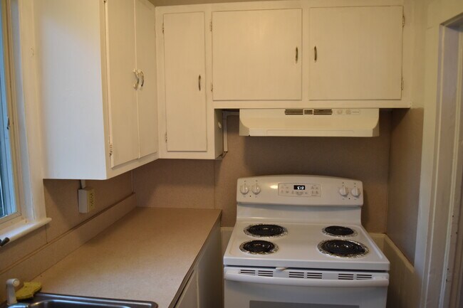 Kitchen - 84 Summit St