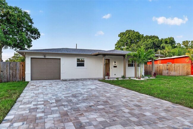 Foto del edificio - 5518 Pine Cir NE