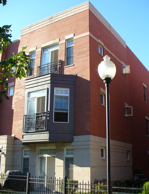 Building Photo - 808 W University Ln