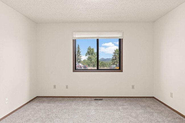 Building Photo - 640 Coraline Ave
