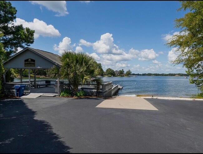 Foto del edificio - 832 Shelter Cove Ct