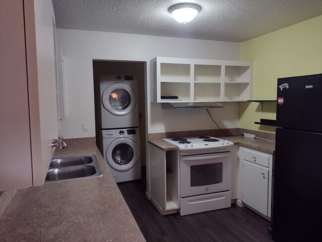 kitchen - 6530 SE 47th Ave