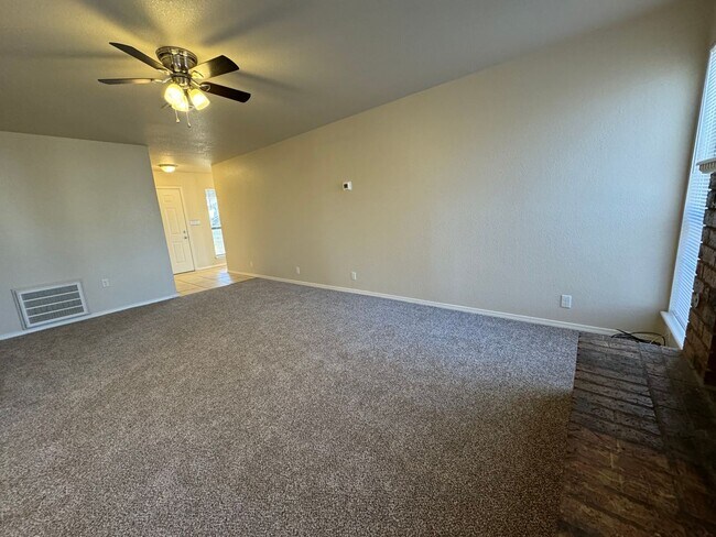 Foto del edificio - Gorgeous 3 bedroom 2 bathroom home