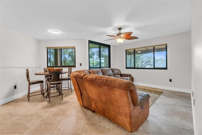 Foto del edificio - 15405 N Miami Lakeway