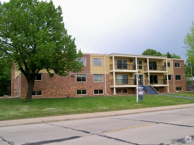 Foto del edificio - Willow Greens Apartments