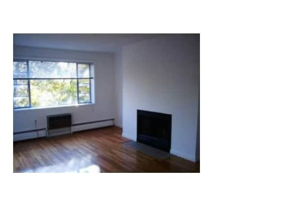 Building Photo - 44 Evergreen St