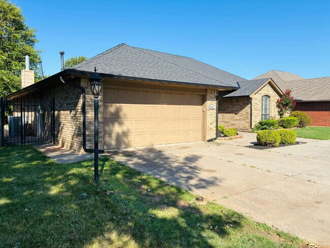Building Photo - Beautiful Home in Westbury South Ready for Move-In!