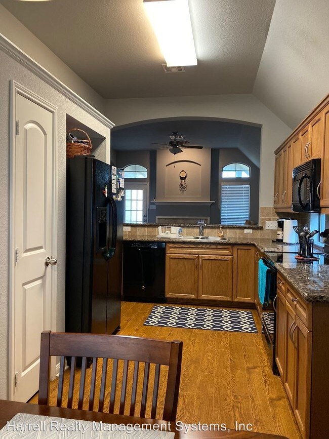 Building Photo - 3 br, 2 bath House - 10305 Condor Loop
