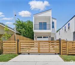 Building Photo - 2721 Peabody Ave