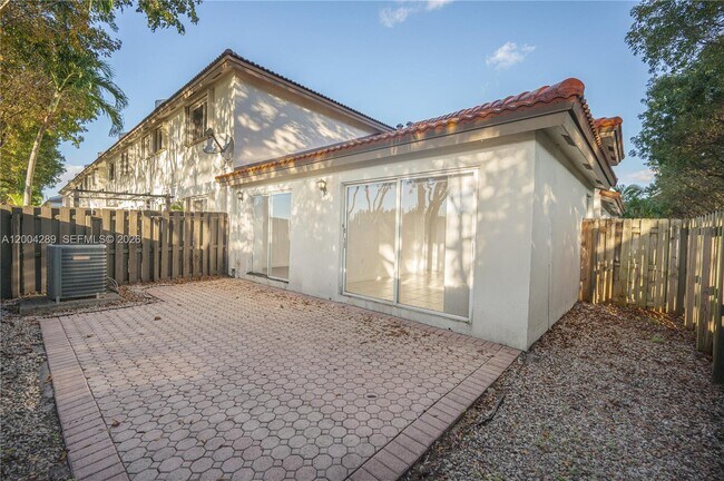 Foto del edificio - 5000 NW 116th Ct