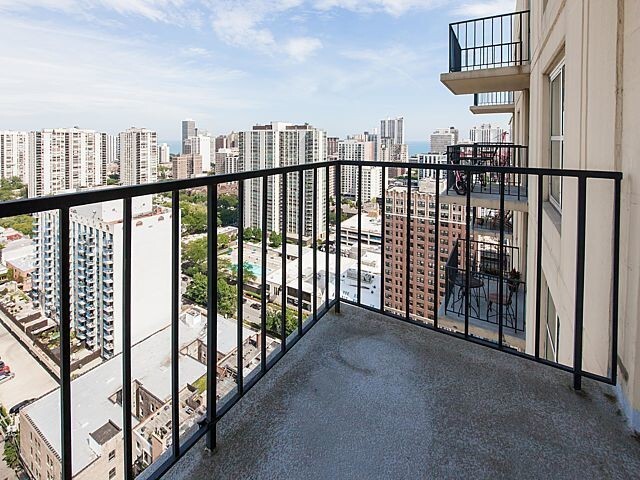 Foto del edificio - 1214 N La Salle Dr