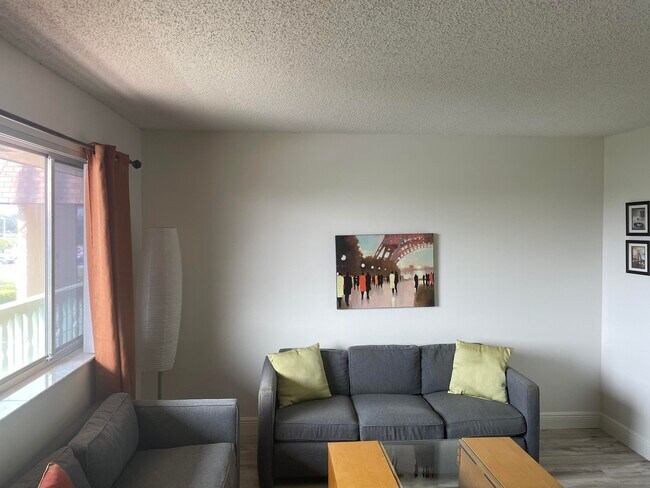 Foto del edificio - 400 Village Green Cir W