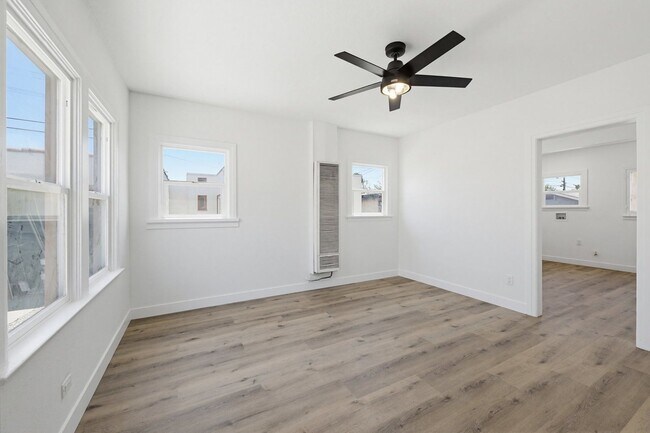 Building Photo - 1510 W 52nd St