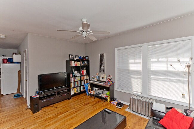 Foto del edificio - 706 W Barry Ave