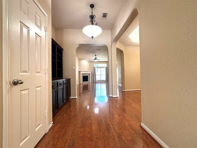 Foto del edificio - 19123 Center Park Dr