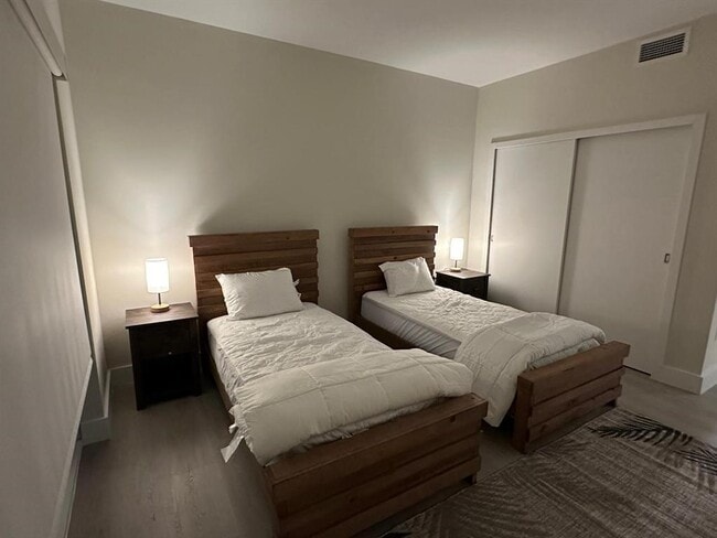 Building Photo - 1938 Jackson St