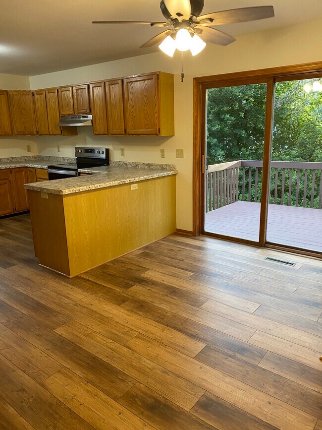 Building Photo - 792 Huntington Dr