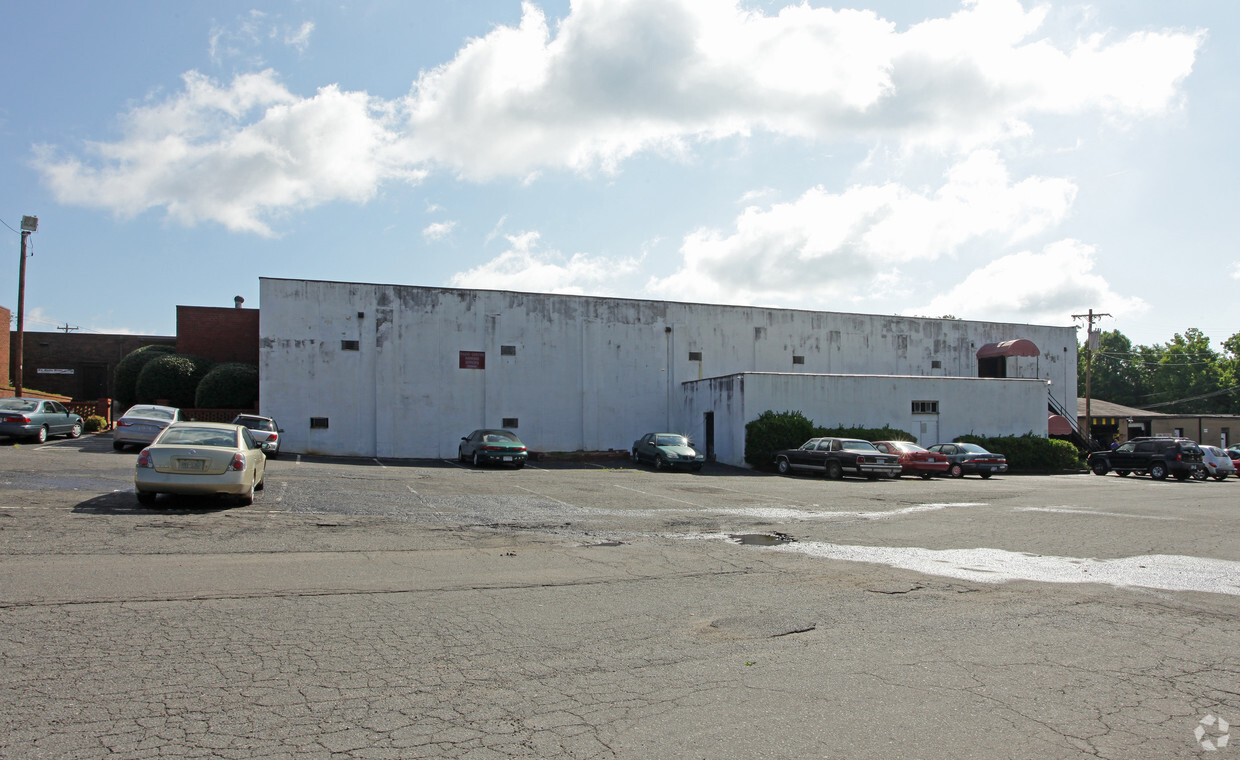 Building Photo - Radio Center