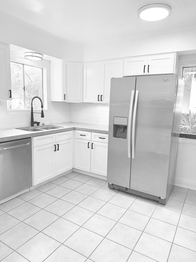 Building Photo - 1082 Meadowbrook Ave