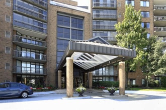 Building Photo - Four Seasons Apartments