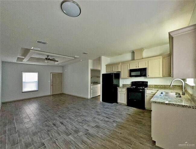 Building Photo - 15 Bahamas Dr