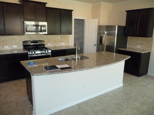 Foto del edificio - 2504 Rough Berry Rd