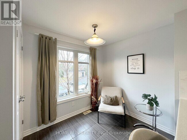 Building Photo - 22 Argent Private