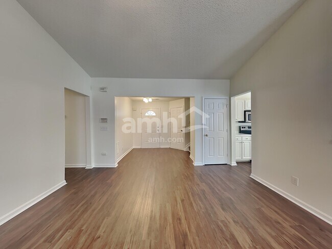 Building Photo - 11 Candor Pl