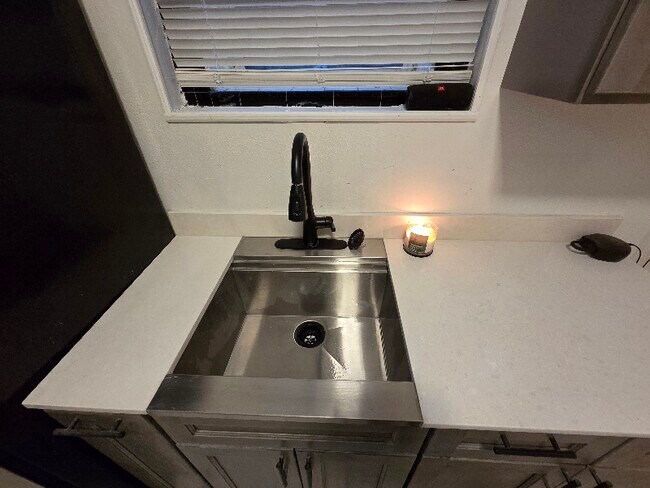 Foto del edificio - 2843 Abner Pl