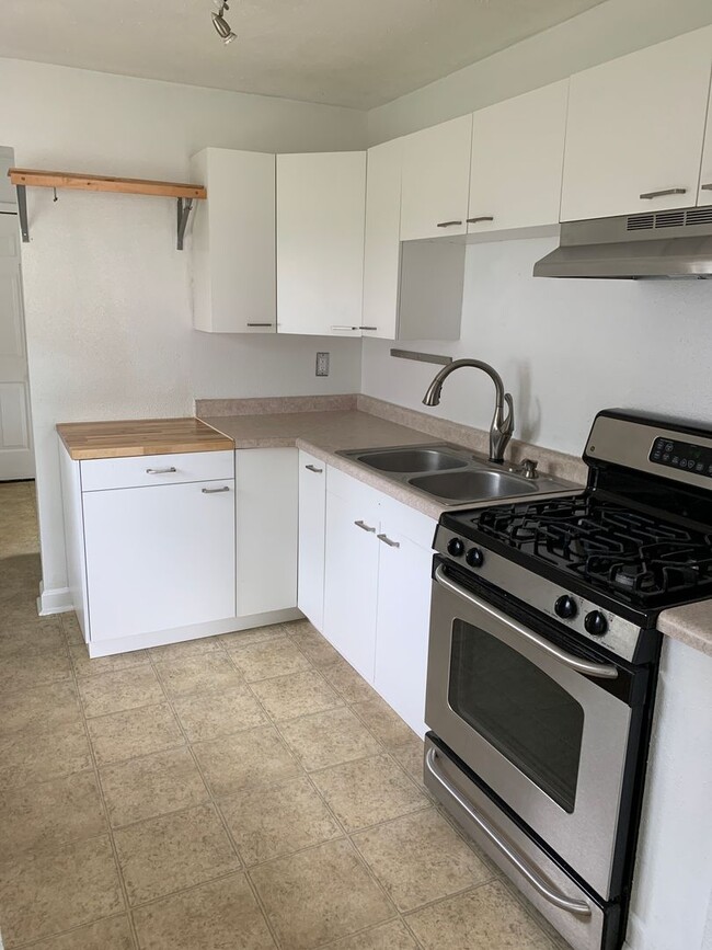 Building Photo - 1303 Catalina Rd
