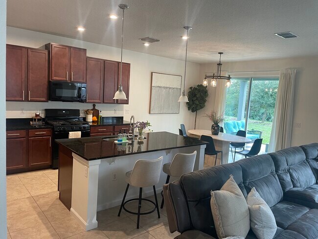 Foto del edificio - 1589 Chelsea Manor Cir
