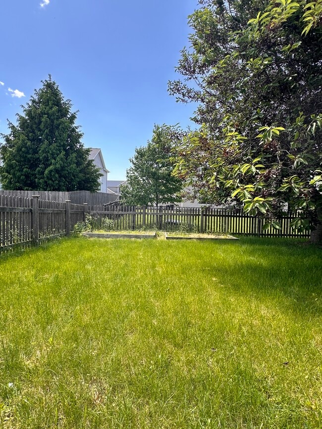 Building Photo - 2305 Blanche Ln