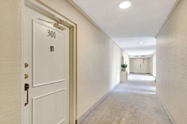 Foto del edificio - 3520 S Ocean Blvd