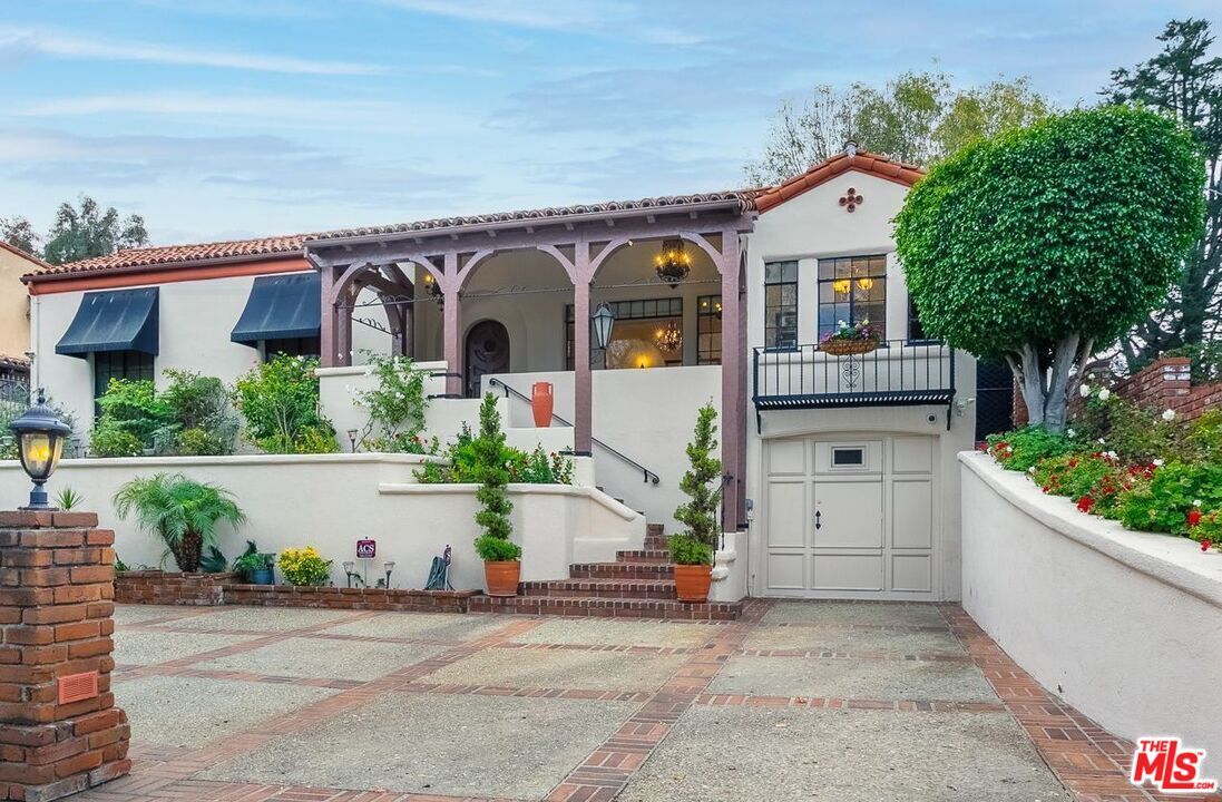 Foto principal - 685 Thayer Ave