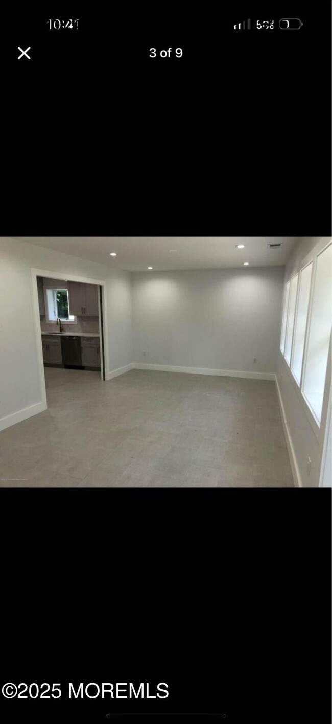 Building Photo - 40 Hendrickson Pl