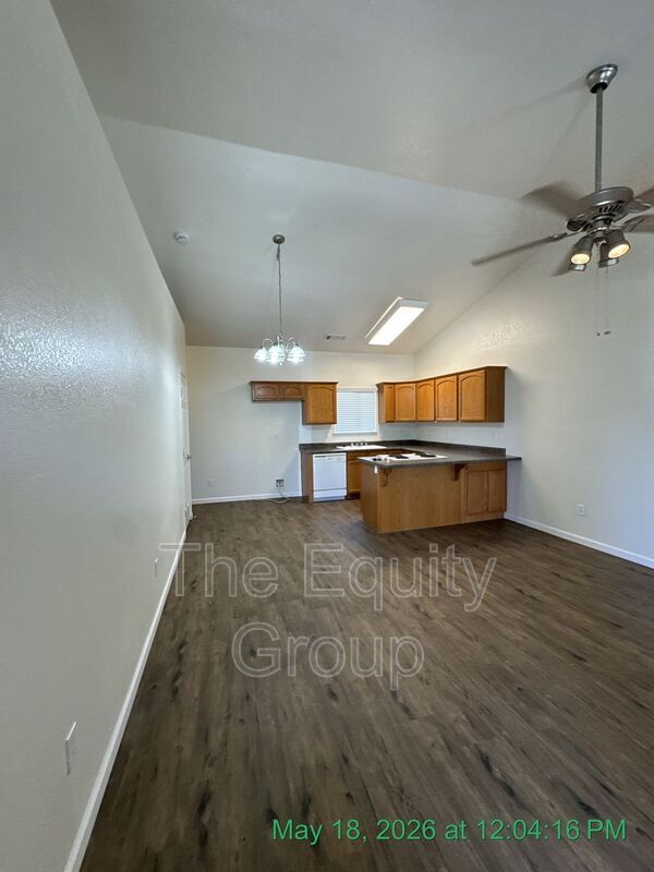 Building Photo - 1323 S Crowe St