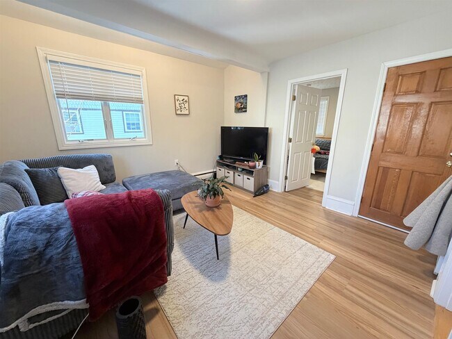 Foto del edificio - 72 College Ave