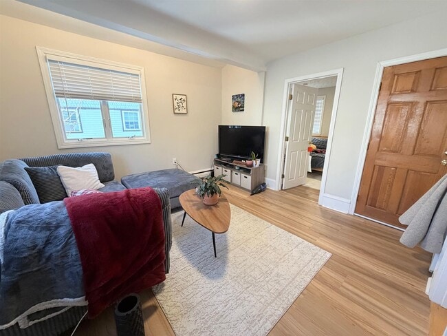 Building Photo - 72 College Ave