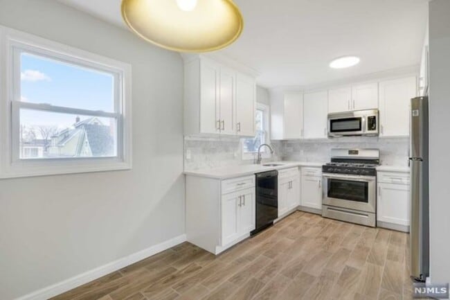 Building Photo - 67 Halstead Ave