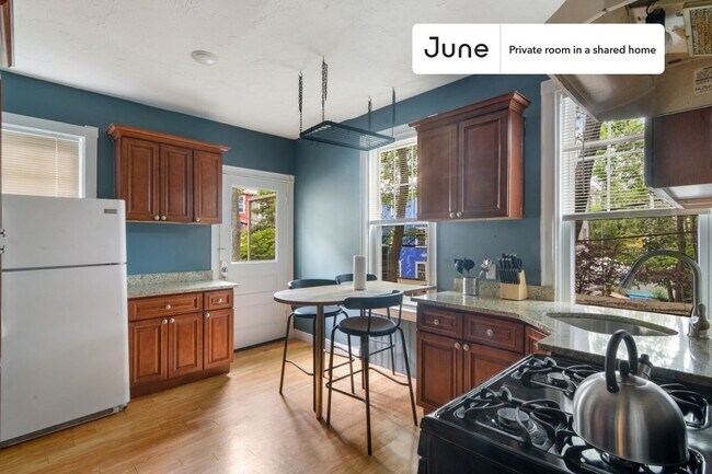 Foto del edificio - Room in Shared 7 bed/2.5 bath home in Harvard Square (Cambridge)