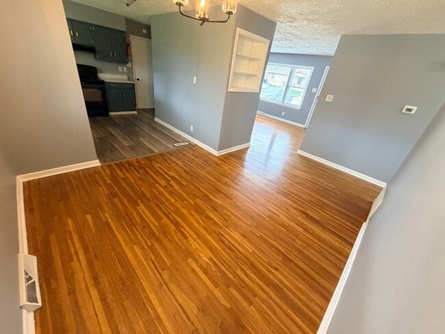 Building Photo - 1134 Oakwood Dr