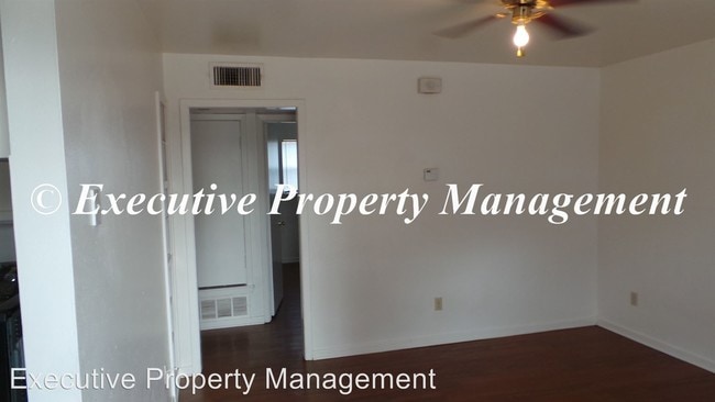 Building Photo - 2 br, 1 bath Apartment - 105 E. Avenue B
