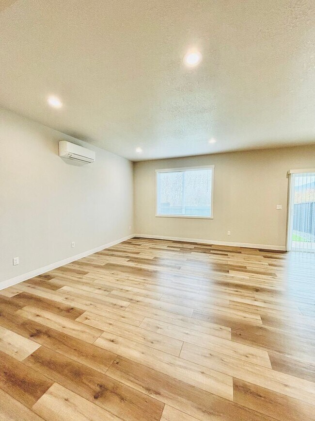 Foto del edificio - 2418 Leonard Ln