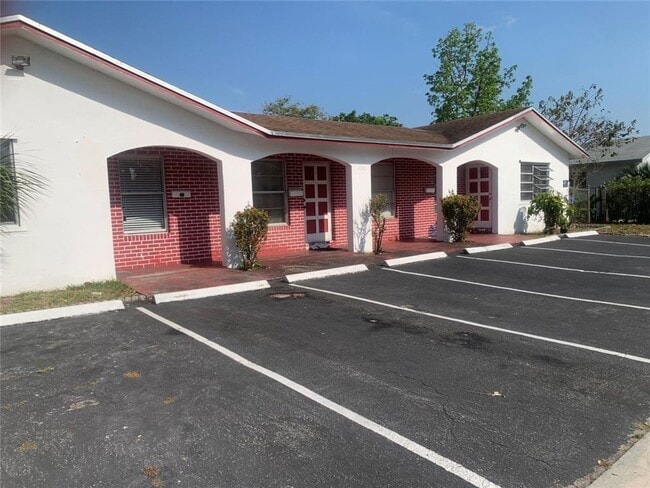 Building Photo - 990 SW 76th Ave