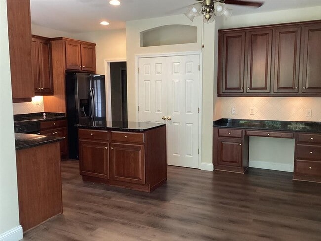 Building Photo - 402 Woodbrook Ct